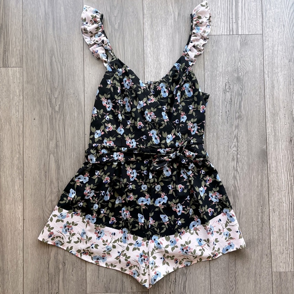 Altar’d State Women’s Floral Ruffle Romper with Flutter Straps Black Blue Large